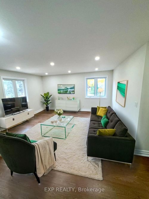 910 William Booth Cres, Oshawa, ON, L1G7N4 | Card Image