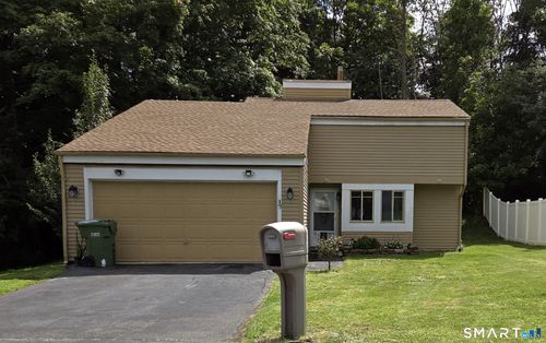 17 E Lake Pl, Middletown, CT, 06457-6306 | Card Image