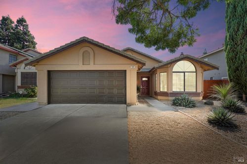 142 Nantucket Cir, Vacaville, CA, 95687-4126 | Card Image