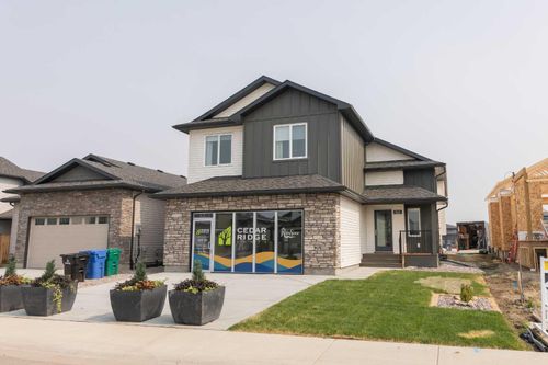 552 Riverhills Way W, Lethbridge, AB, T1K8H8 | Card Image