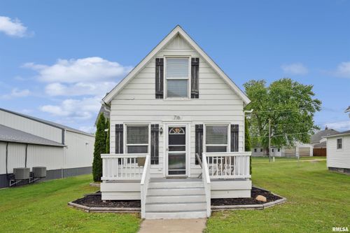 716 10th St, De Witt, IA, 52742-1339 | Card Image