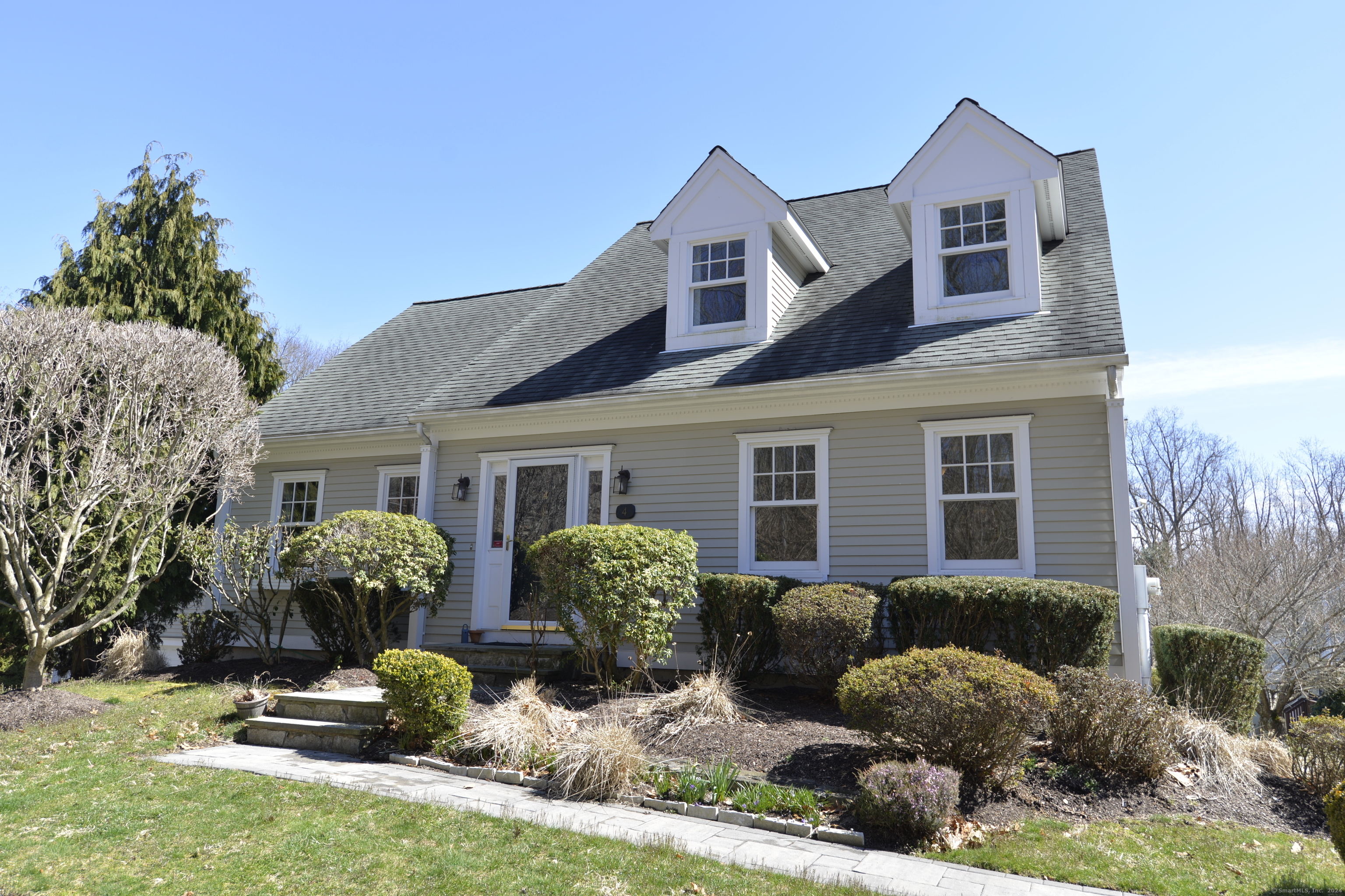 Cottage Ct, Shelton, CT 06484