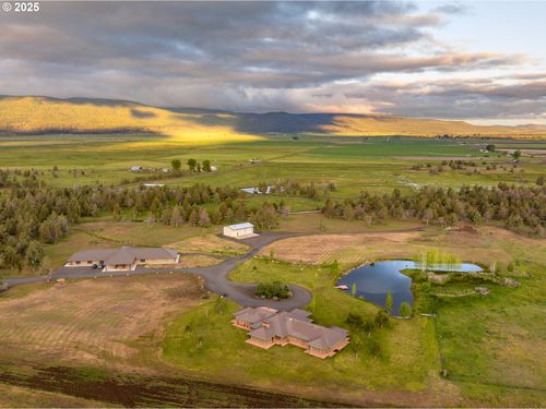 10771 E Langell Valley Rd, Bonanza, OR, 97623-9711 | Card Image