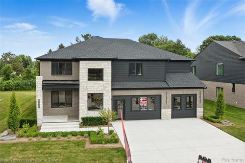 54006 Carrigan Dr, New Baltimore, MI, 48047-5866 | Card Image