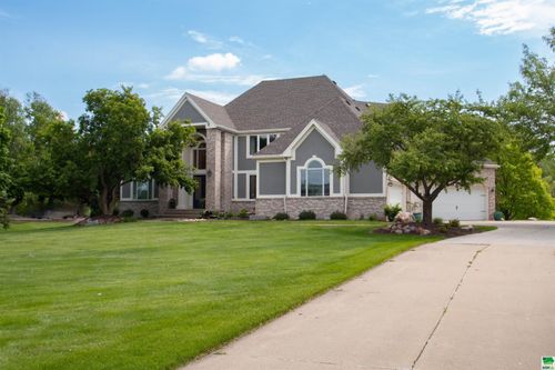 946 Wynstone Dr, Jefferson, SD, 57038-6868 | Card Image