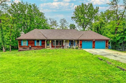 19490 Countryside Cir, Weston, MO, 64098-9127 | Card Image