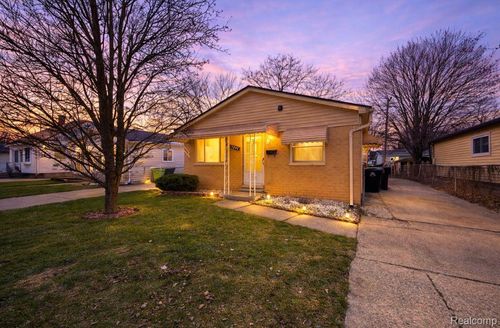 17245 Ivanhoe St, Roseville, MI, 48066-2853 | Card Image