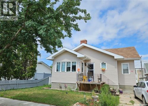 412 Iroquois St W, Moose Jaw, SK, S6H5B3 | Card Image