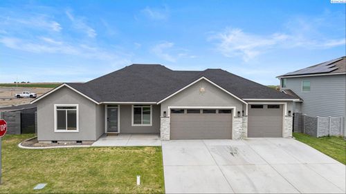 8613 Dusty Maiden Dr, Pasco, WA, 99301-7709 | Card Image