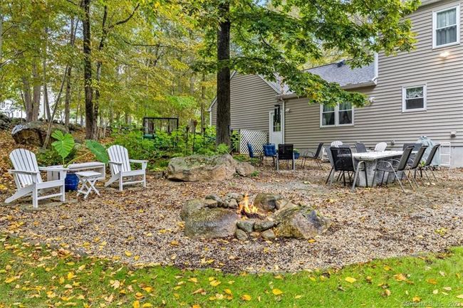 Backyard with Firepit | Image 33