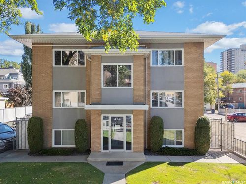 424 3rd Ave N, Saskatoon, SK, S7K2J3 | Card Image