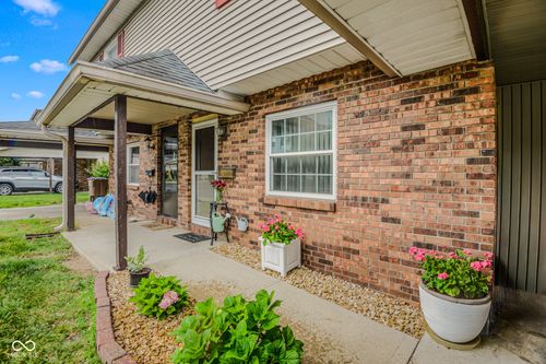 2090 Thriving Dr, Columbus, IN, 47201-3760 | Card Image