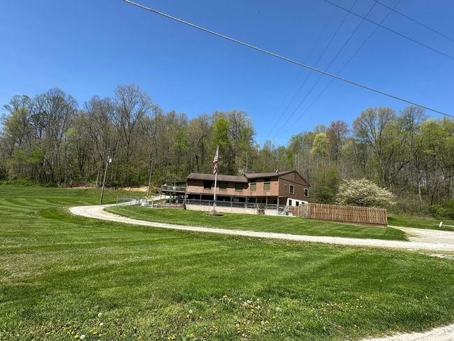 Lodge with pool | Image 13