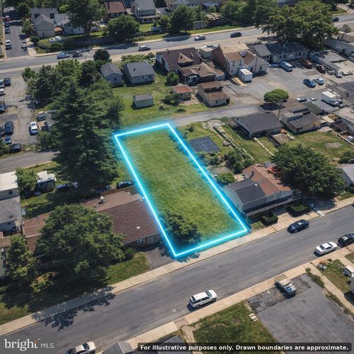 821 Cherokee St, FOUNTAIN HILL, PA, 18015-2601 | Card Image