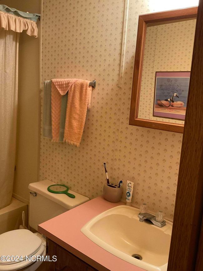 Bathroom 2 | Image 30