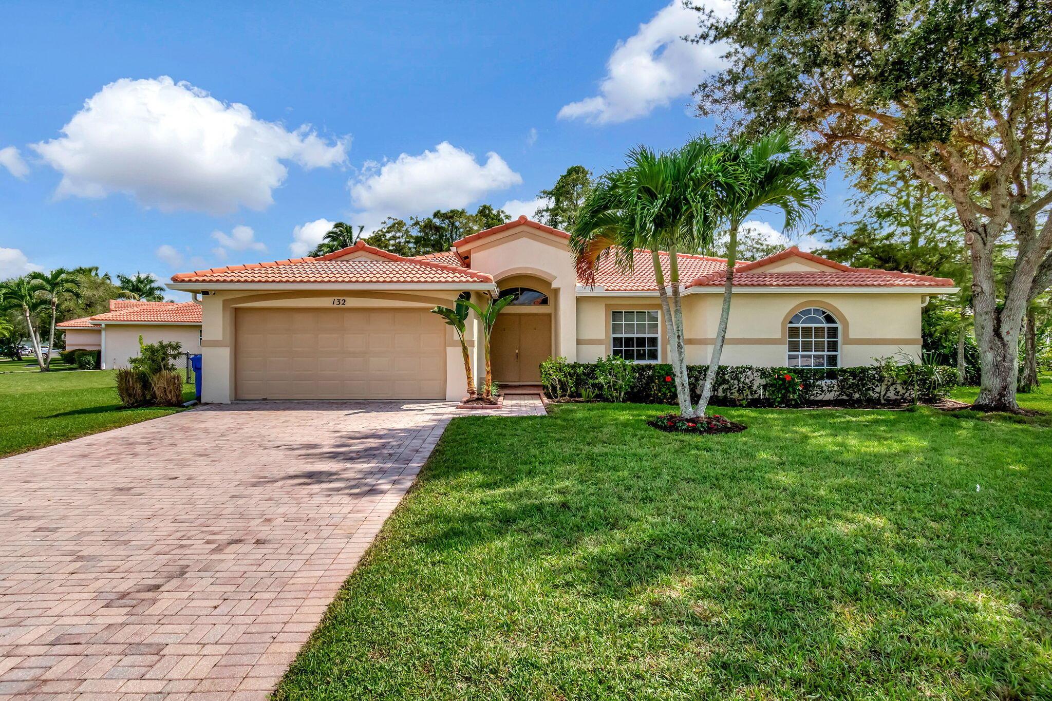 Chestnut Cir, Royal Palm Beach, FL 33411