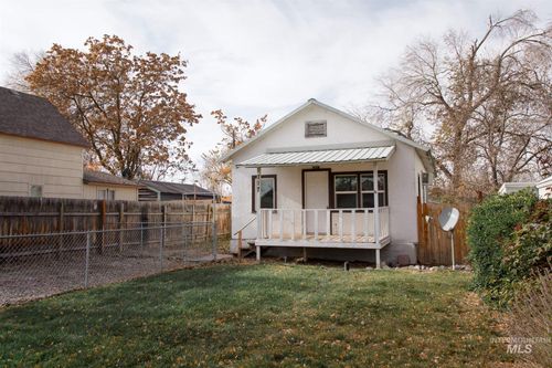 717 Nw 2nd St, Ontario, OR, 97914-1711 | Card Image