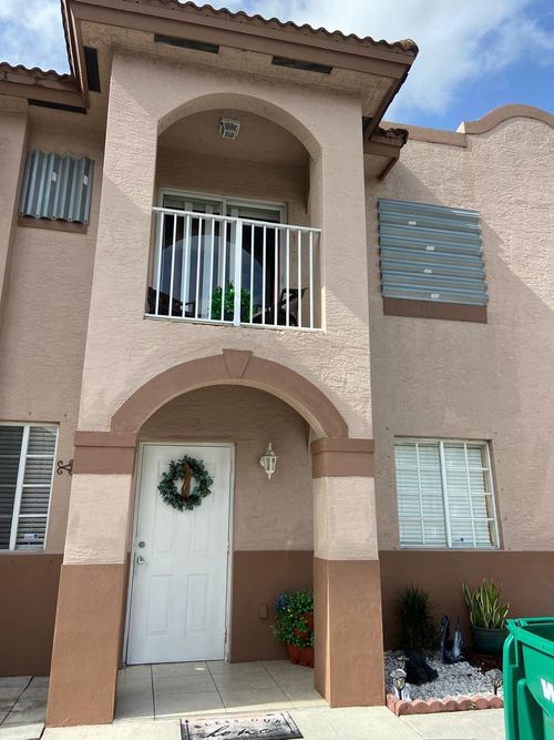 8752-8752 Nw 107th Ter, Hialeah Gardens, FL, 33018-4614 | Card Image