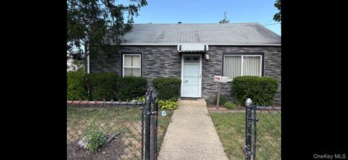 7 Pilot St, Hempstead, NY, 11550-1909 | Card Image