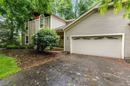 1338 Fox Run Dr, Youngstown, OH, 44512-4086 | Card Image