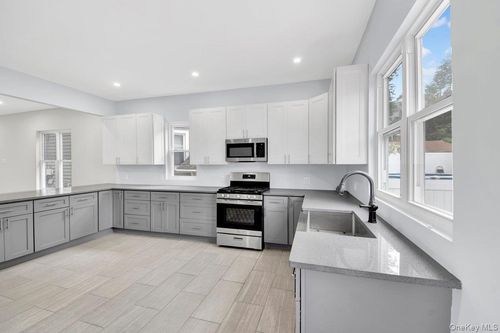 61 Edgewood Ave, Yonkers, NY, 10704-2438 | Card Image