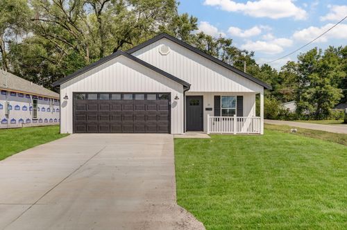 21 E Cofield St, Aurora, MO, 65605-1301 | Card Image