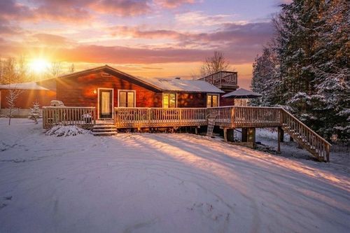 27 Ch. Évangeliste-Lachaîne, Val des Monts, QC, J8N2S1 | Card Image