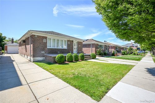 157 24th Rd, Whitestone, NY, 11357-3917 | Card Image