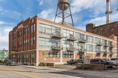 204-55 W Canfield St, Detroit, MI, 48201-1884 | Card Image