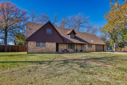 300 Thompson St, Pottsboro, TX, 75076-3190 | Card Image