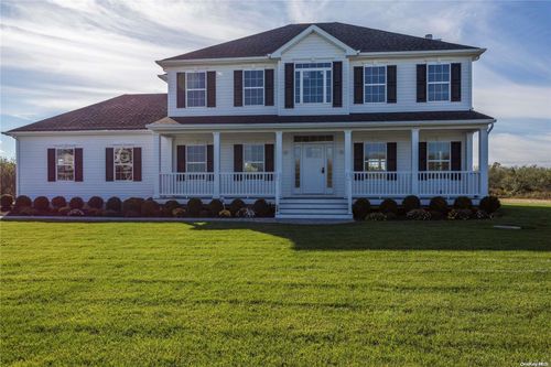 12 Wakefield Rd, Hampton Bays, NY, 11946-1926 | Card Image