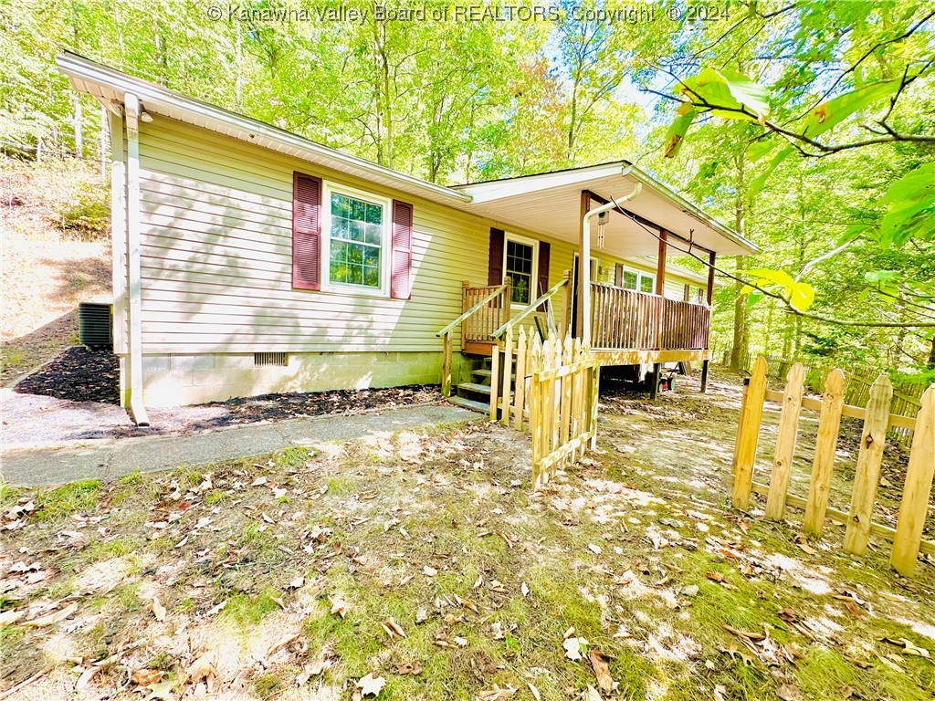 Mountaineer Dr, Elkview, WV 25071