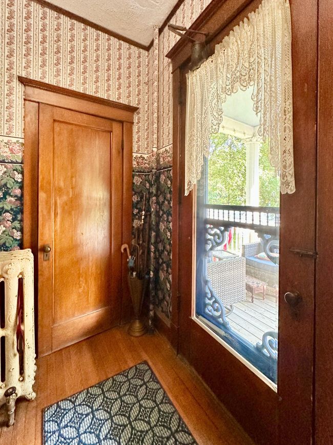 Foyer | Image 11