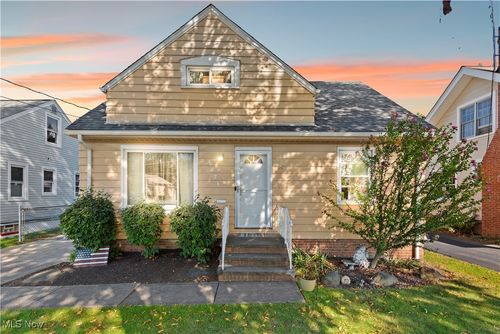 1271 Lander Rd, Mayfield Heights, OH, 44124-1603 | Card Image