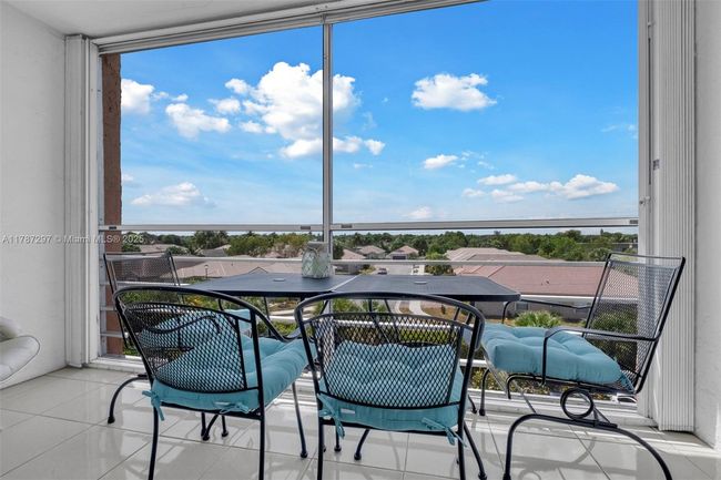 APT-404 - 2861 Somerset Dr, Condo with 2 bedrooms, 2 bathrooms and null parking in Lauderdale Lakes FL | Image 7
