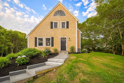 66 S West Dr, Dennis, MA, 02638-2403 | Card Image
