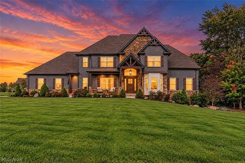 2281 Heights Dr, Wadsworth, OH, 44281-8389 | Card Image