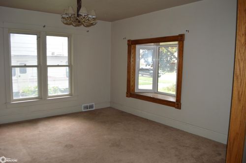 925 N Jefferson Avenue, Mason City, IA, 50401 | Card Image