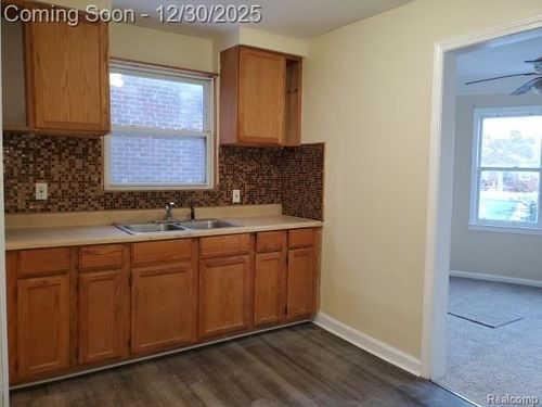 19489 San Juan Dr, Detroit, MI, 48221-1701 | Card Image