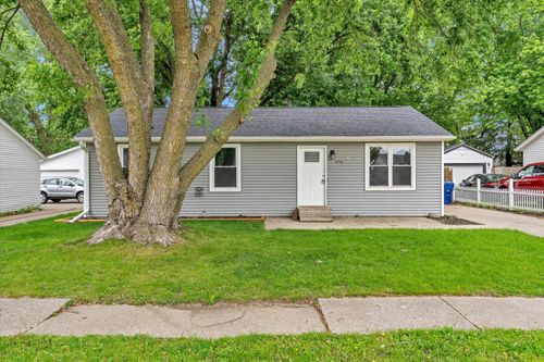 1716 W 58th St, Davenport, IA, 52806-1709 | Card Image