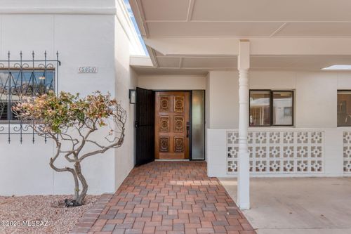 5050 N Crestridge Dr, Tucson, AZ, 85718-5624 | Card Image