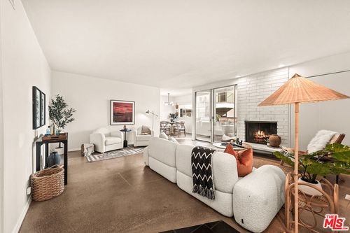 13-8401 Fountain Ave, West Hollywood, CA, 90069-2905 | Card Image