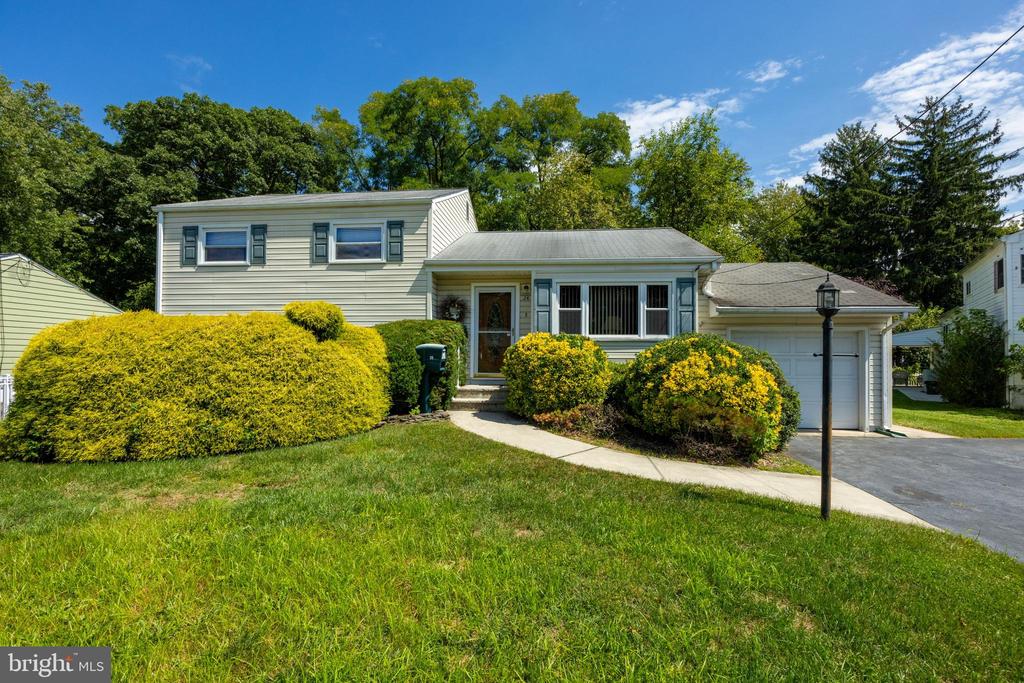 Copperfield Dr, Trenton, NJ 08610