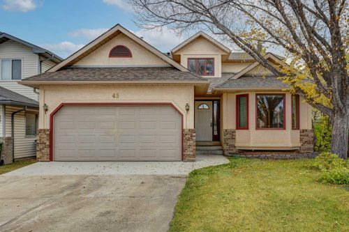 43 Waterstone Crescent Se, Home with 4 bedrooms, 3 bathrooms and 4 parking in Airdrie AB | Card Image