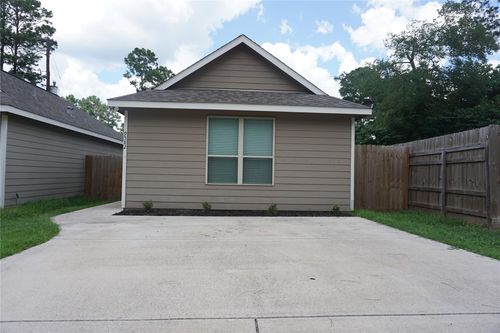 9582 Darkwood St, Willis, TX, 77318-7246 | Card Image