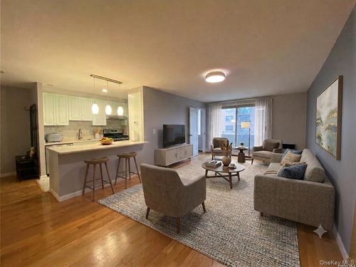 2e-2 fountain Fountain Ln, Scarsdale, NY, 10583-4658 | Card Image