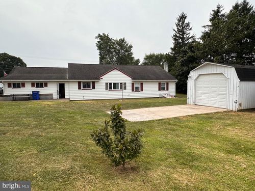 220 E Graceville Rd, BREEZEWOOD, PA, 15533-8001 | Card Image