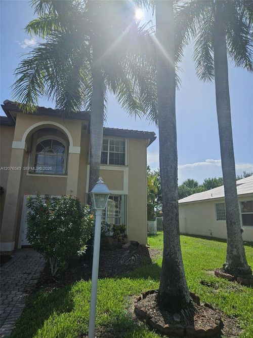 1072 Nw 139th Ter, Pembroke Pines, FL, 33028-2340 | Card Image