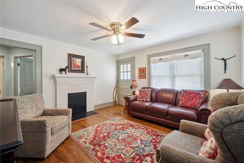 576 Washington Ave Nw, Valdese, NC, 28690-2246 | Card Image