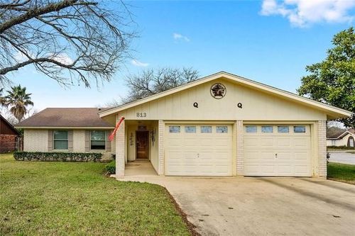 813 S Guadalupe St, Lockhart, TX, 78644-3613 | Card Image